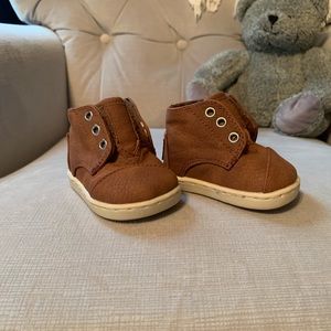 Toms baby boots